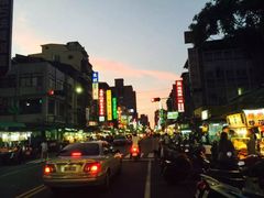 -六合夜市
