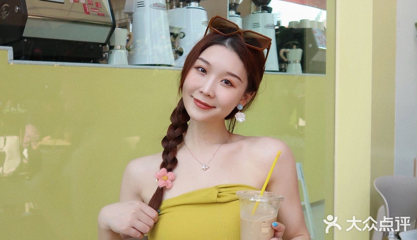 春天气息暖阳的一杯咖啡