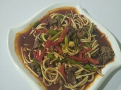 牛肉炒粉条-何猫特色黄焖羊肉