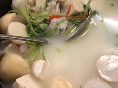 新鲜鱼头豆腐汤-来龙里 精致 东南亚餐室(万象城店)