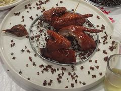 花椒脆皮乳鸽-辣螃铠盆盆蟹大排档(海昌店)