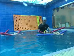 -蓝鲸奇亲子游泳俱乐部