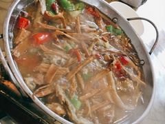 大山野菜参子鱼炖干笋-鱼乐岛餐厅·户外花园主题餐厅