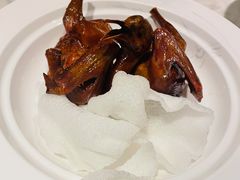 玻璃脆皮妙龄鸽-杭州滨江银泰喜来登·采悦轩中餐厅