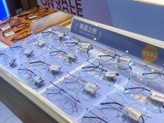 -LOOK眼镜·蔡司依视路配镜(宝山万达店)