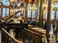 -Majestic Café