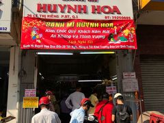 -Bánh Mì Huynh Hoa