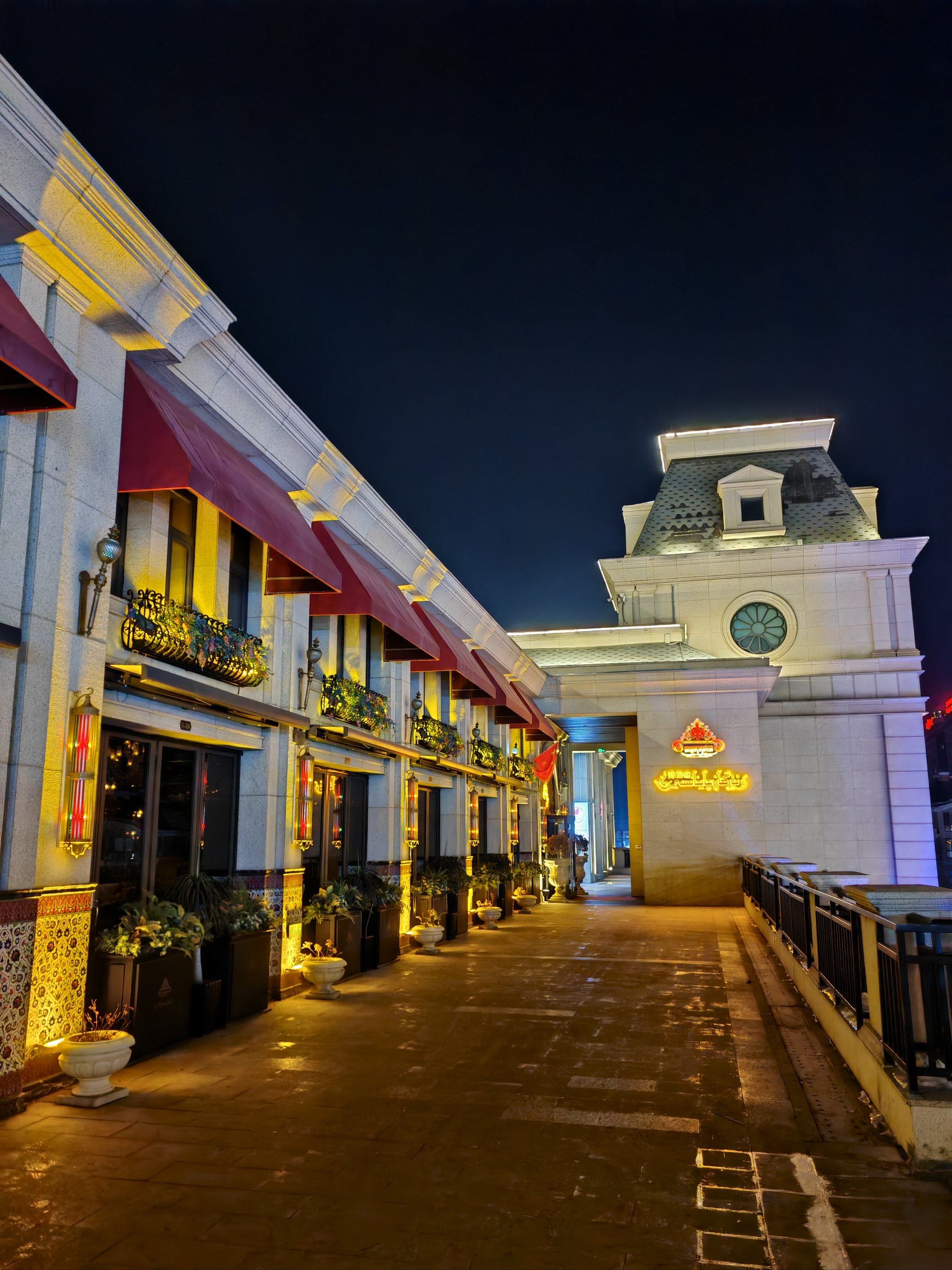 无论是环境,还是菜品还是服务都是很喜欢