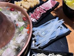 -果松木炭酸菜铜火锅·外婆参鸡汤