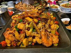 -沪小二炭火蛙锅(淮海中路美食不夜城店)