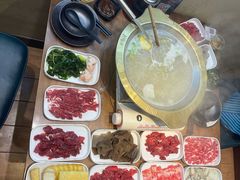 -天成·潮州牛肉脆肉鱼生蚝自助火锅
