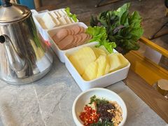 -野山舂·贵州现舂酸汤牛肉(民生路店)
