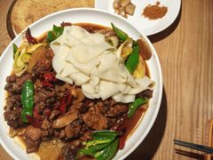 大盘鸡配皮带面-谷丽麦馕新疆菜·清真(步步高梅溪新天地店)