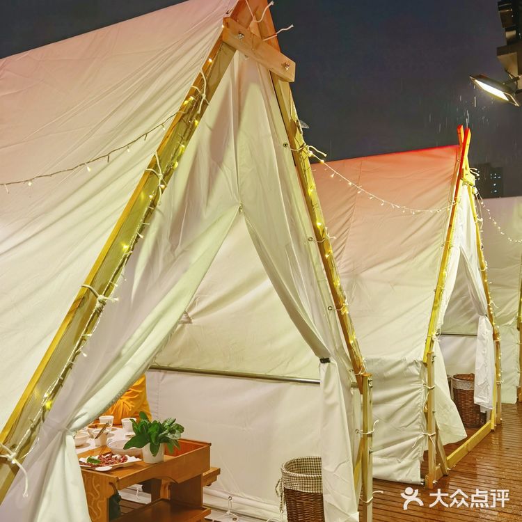 大龙燚搞事情啦~在天台帐篷吃火锅你试过了吗