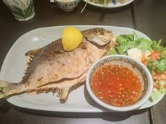 香煎鲳鱼-大头虾越式风味餐厅(光明广场店)