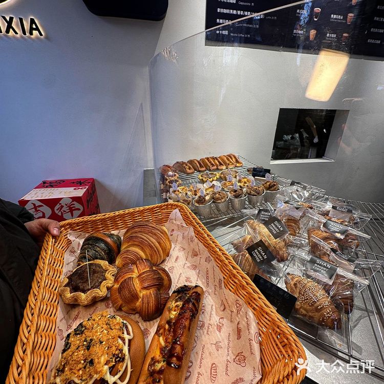  确实是丽江牛逼好吃的面包店啊啊啊……… 