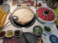 -洪氏嗨捞·广东猪肚鸡·椰子鸡火锅(西咸万象城店)