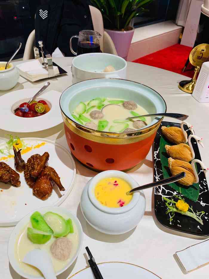 臻品荟"团购双人餐只要不到300就能吃到环境这么-大众点评移动版