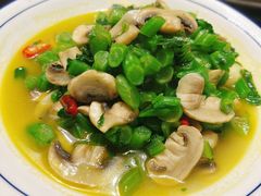 手捏菜炒蘑菇-东门头·江鲜小馆(新天地店)