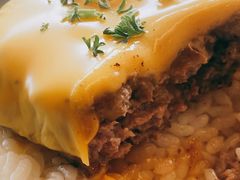 芝士牛肉汉堡咖喱饭-红小满休闲餐厅(十全街店)