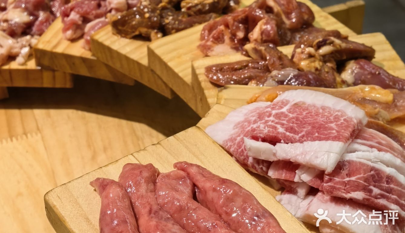 东北又到了一天三顿小烧烤的季节[点赞][点赞][点赞]