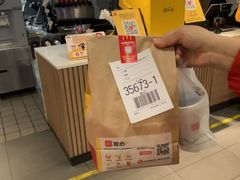 -麦当劳(上海虹桥站30B检票口楼上)