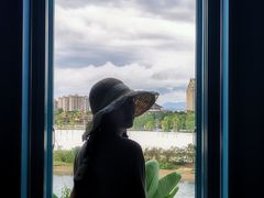 -芭黎人江景轻奢酒店(告庄西双景星光夜市店)