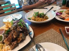 -Chom Cafe and Restaurant