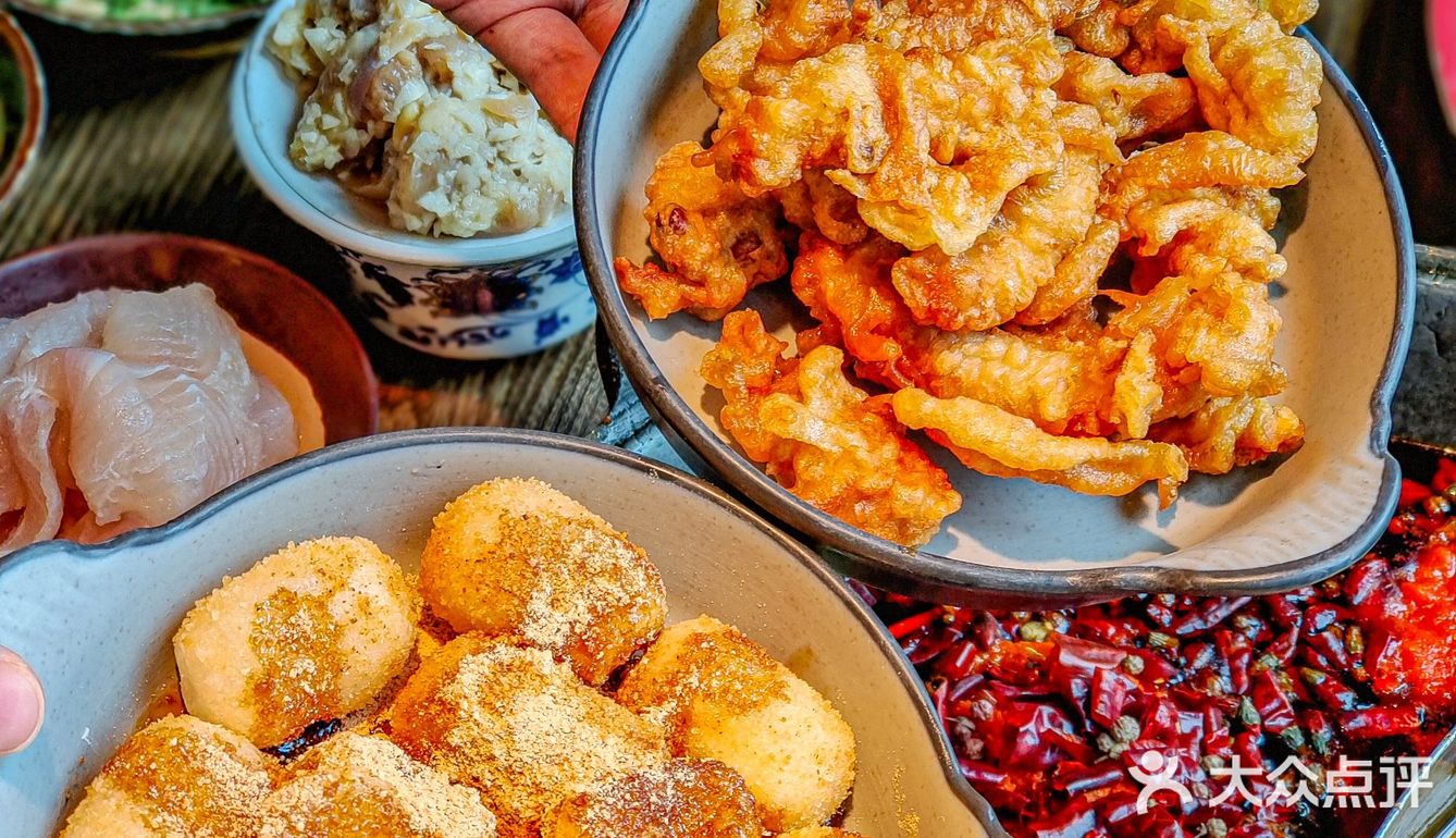 终于吃到这家重庆火锅🙈排队一小时果然值