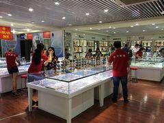 -宏宇眼镜蔡司依视路折扣店(兆佳眼镜城店)