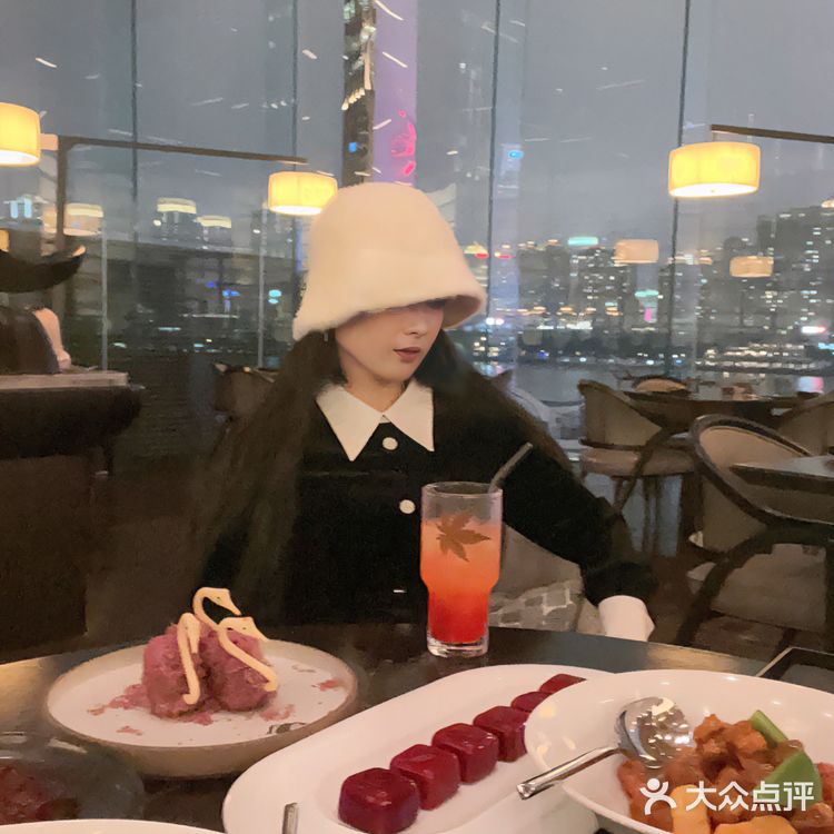 坐拥上海外滩270度夜景的高颜值餐厅🍴