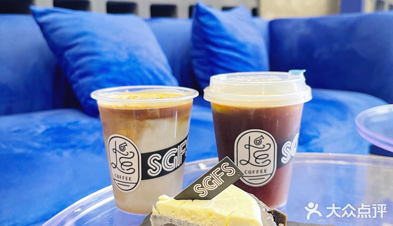 东莞探店｜东城克莱因蓝工业风咖啡厅～