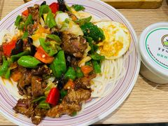 -歹歹的加个面过油肉拌面