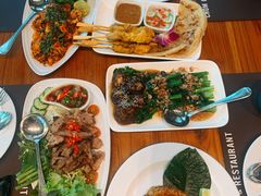 -Chom Cafe and Restaurant