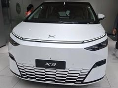 -小鹏汽车(上海静安大融城店)