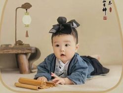 -朵拉儿童摄影(小河转盘万达广场店)