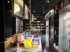 -钟书阁(松江泰晤士小镇店)