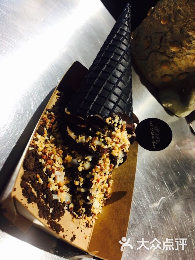 黑色奥利奥脆皮甜筒