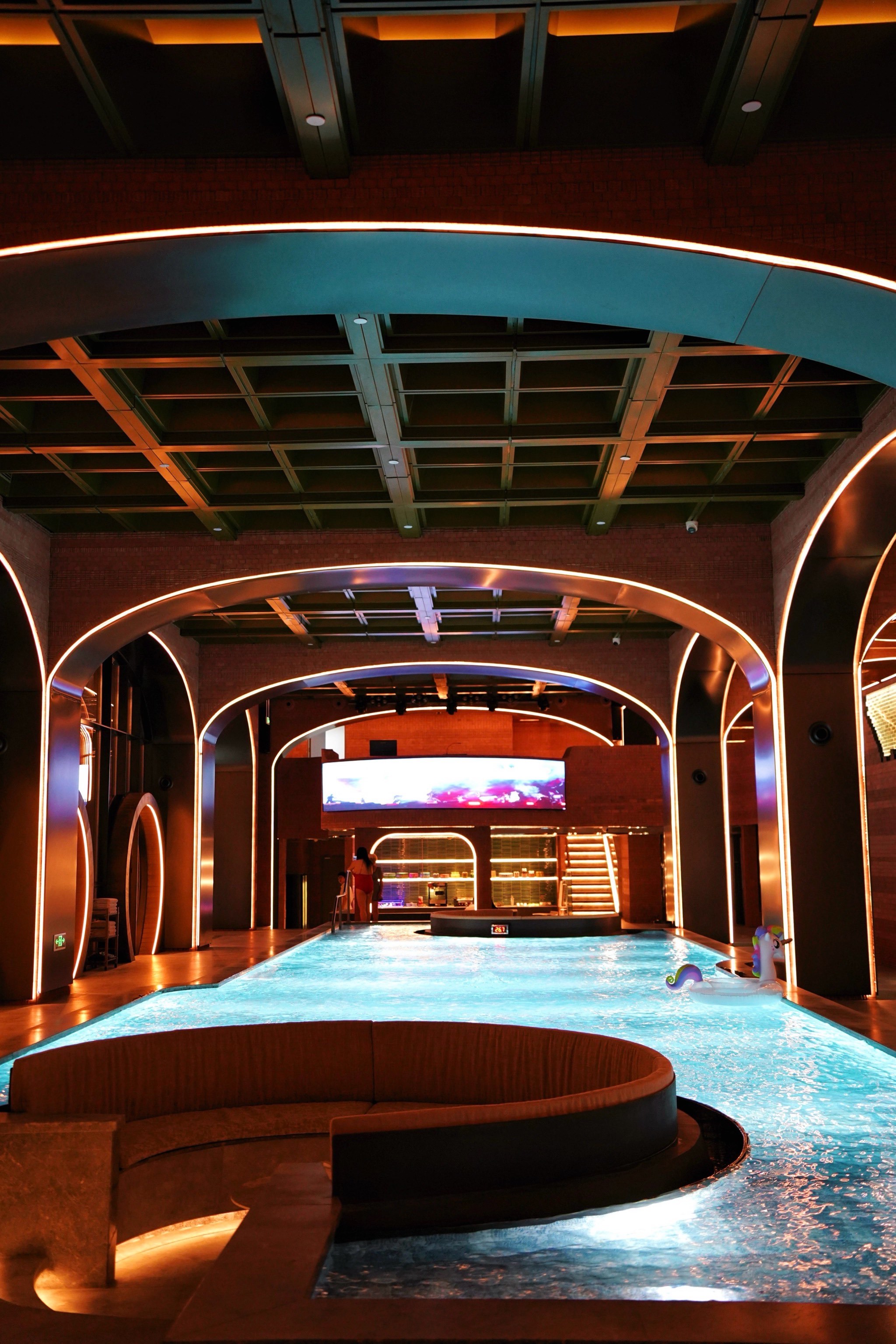 姐妹聚会,这把高端局必须拿捏