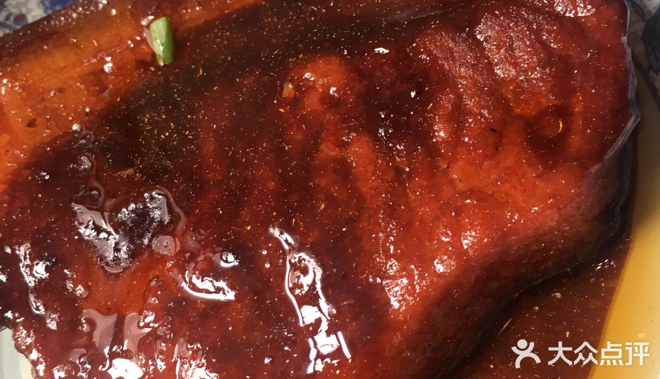 「红烧大排」红烧大排挺好吃的，味道偏甜，但是肉质有些