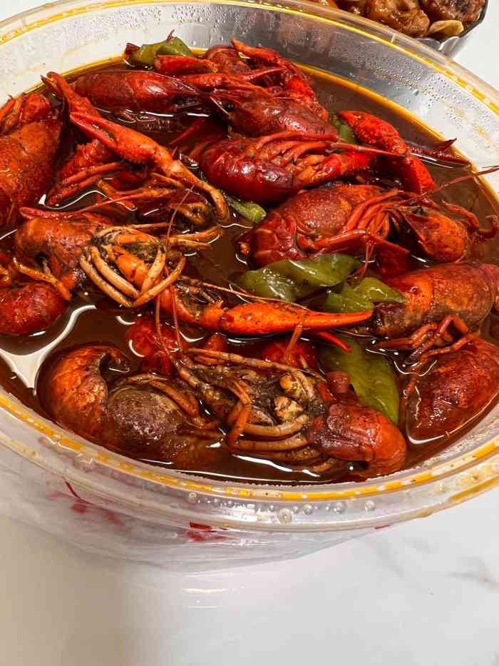 今年比较特殊,叫的外卖,还是很好吃的 「十三香龙虾大虾」这个是阿木