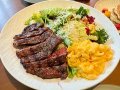 烤小牛肉牛油果混合蔬菜色拉-OLLA 西班牙餐厅(丰盛里店)