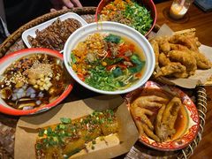 -爆炸头阿姨小四川正宗川味小吃(无任何分店)