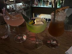 -FOUR PLAY BAR