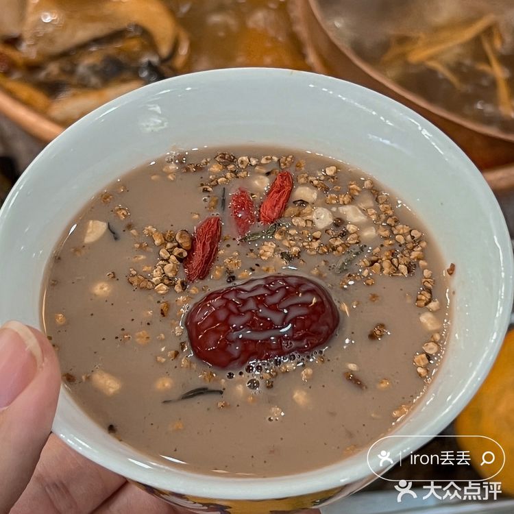 没想到在杭州喝到热乎乎的八宝青稞奶茶！！ 