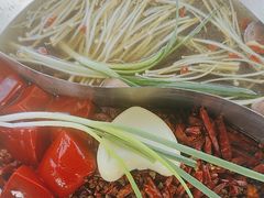 -茅草房·河畔园林火锅