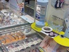 -美式眼镜·授权蔡司.依视路.尼康.豪雅.明月(人民广场店)
