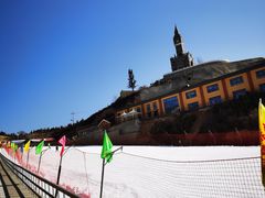 -采薇庄园四季滑雪场