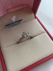 -威德钻石-克拉钻大本营(南京东路店)