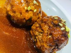 鸭蛋黄狮子头-梅飞酒家(名辉豪庭店)